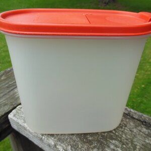 Tupperware Modular Mates medium sized #4 food storage bin w flip top lid 1980s